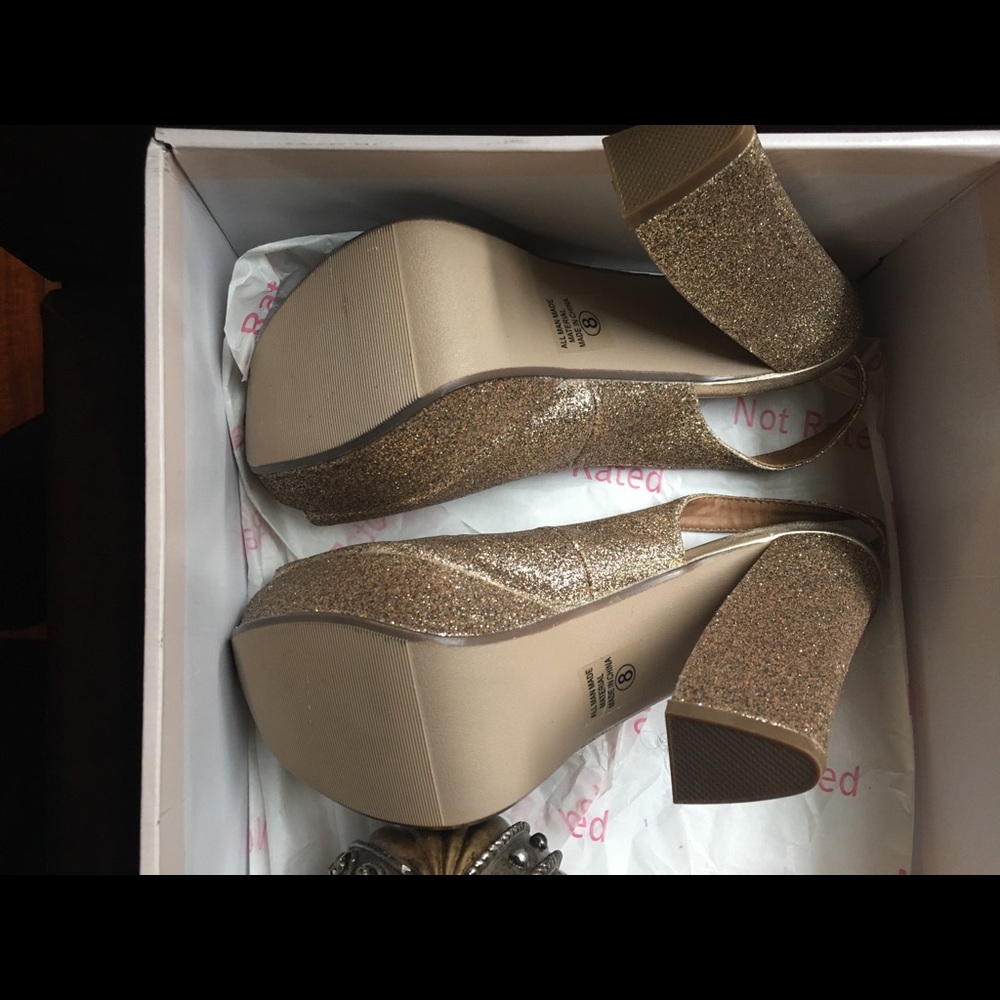 Shoes - Picture 3 of 8